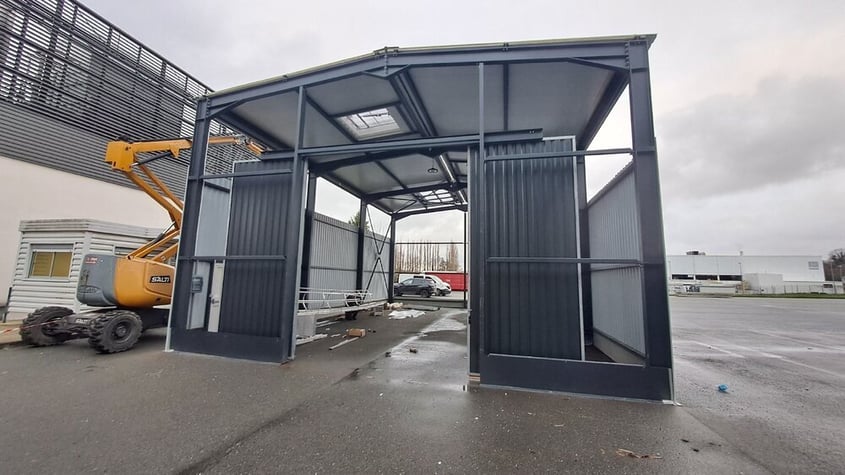 Hangar métallique