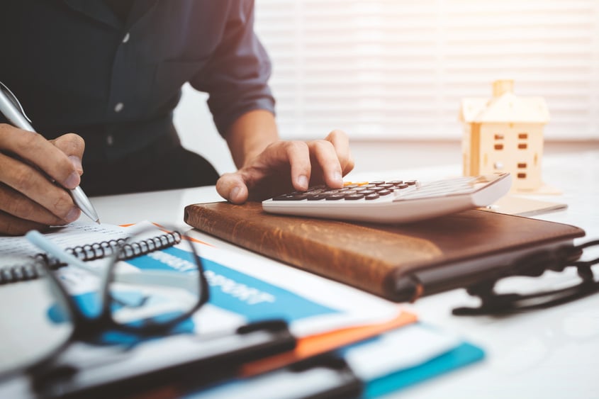 Personne qui prépare un budget