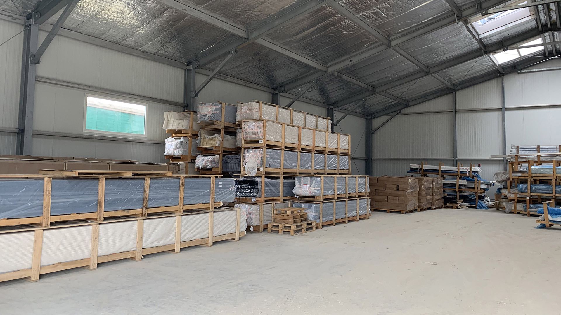 JMBaches-batiment-industriel-acier-fenetres-Locabri-1-1 JMBaches-batiment-industriel-acier-fenetres-Locabri-1-1