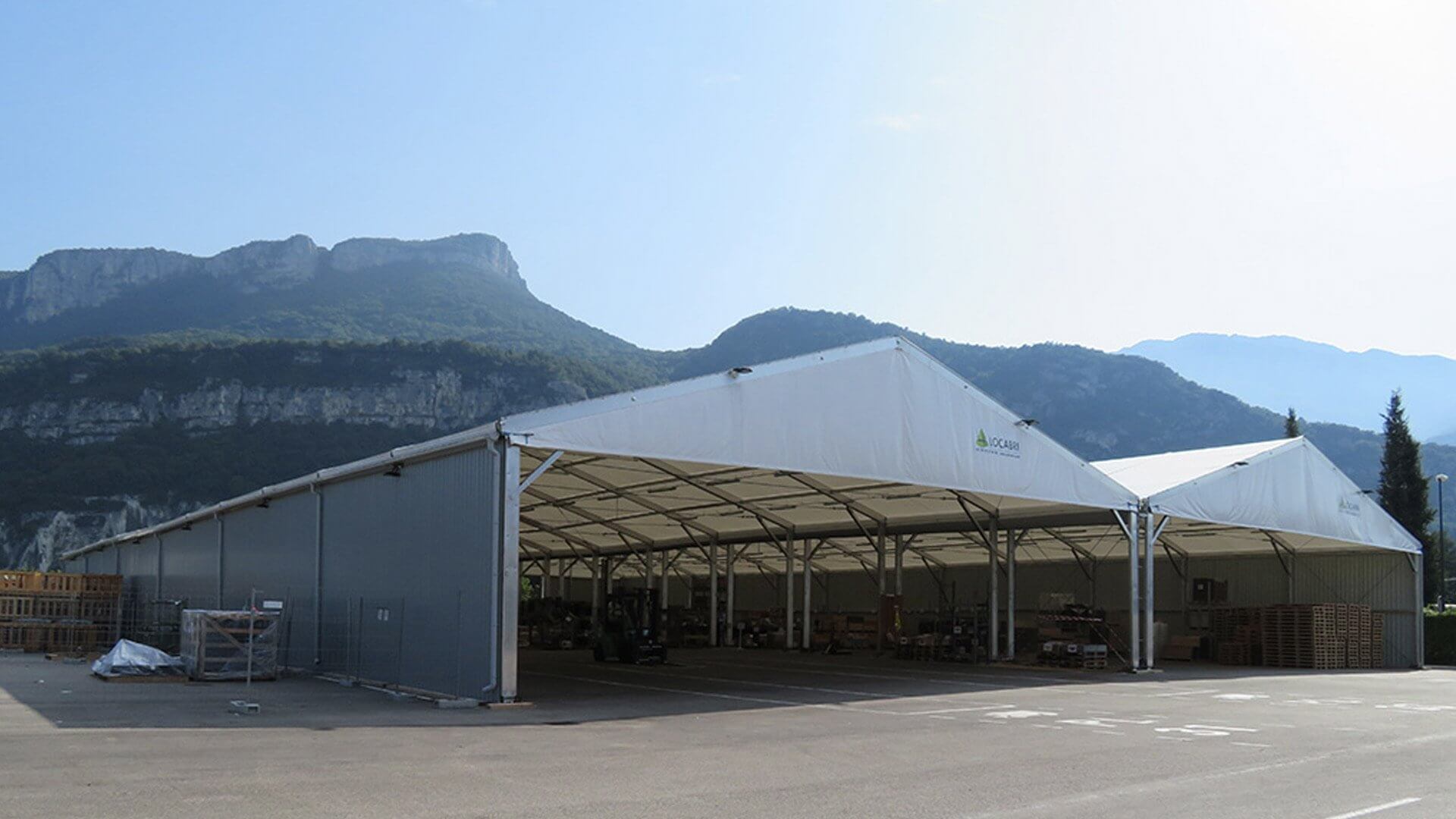 Poma-stockage-produits-semi-finis-auvent-Locabri-1 Poma-stockage-produits-semi-finis-auvent-Locabri-1